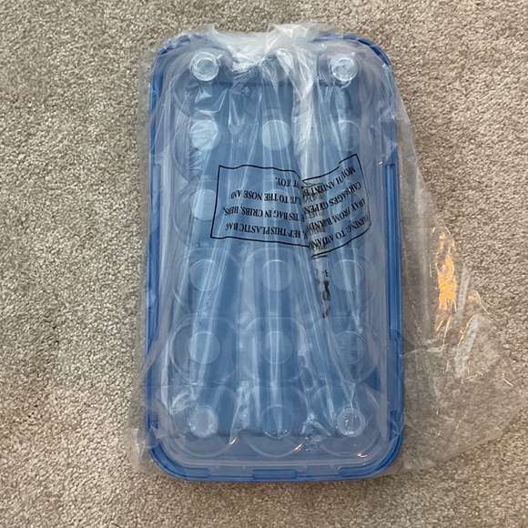 LocknLock 18-Egg Keeper w/ Flip Top Lid - Picture 6 of 10